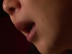 Dúas nenas e un cara foder, mentres que outros asistir