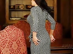 Beleza realiza strip-tease sexy